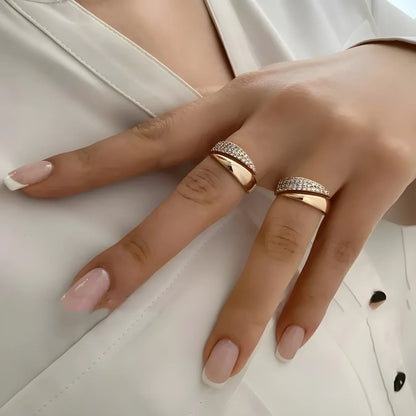 Elegante anillo con piedras brillantes (1+1 GRATIS)