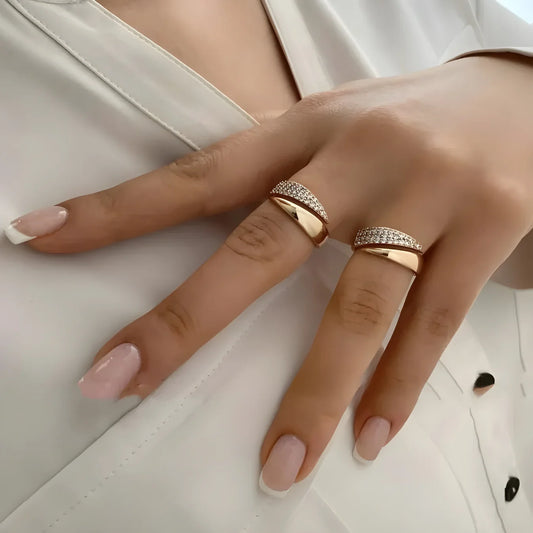 Elegante anillo con piedras brillantes (1+1 GRATIS)