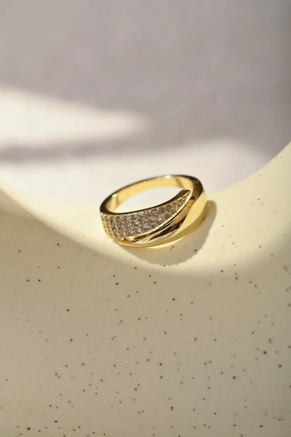 Elegante anillo con piedras brillantes (1+1 GRATIS)
