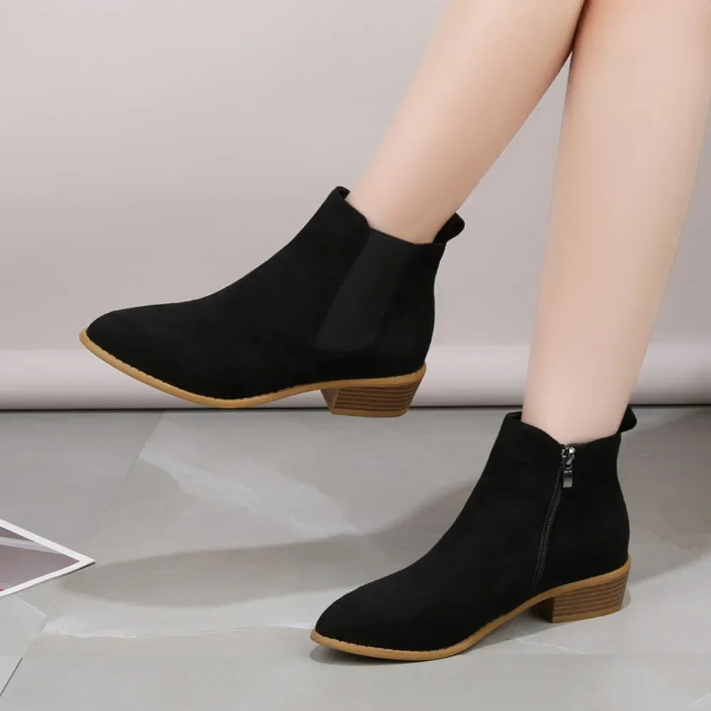 Botin taco bajo de gamuza