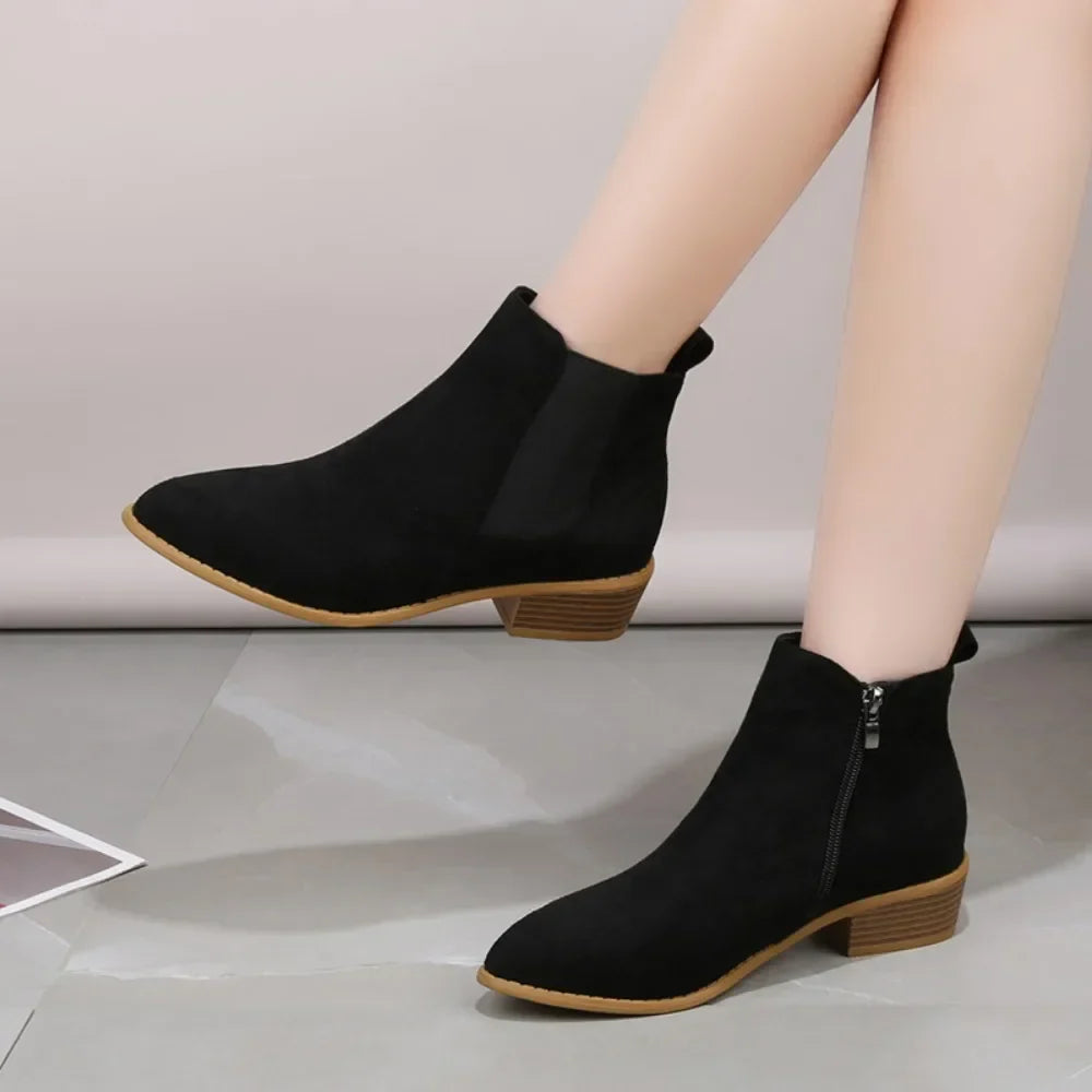 Botin taco bajo de gamuza